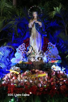 Inauguran Altares, Feria a la Purísima y Navidades Familiares en la avenida de Bolívar a Chávez