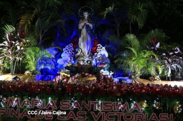 Inauguran Altares, Feria a la Purísima y Navidades Familiares en la avenida de Bolívar a Chávez