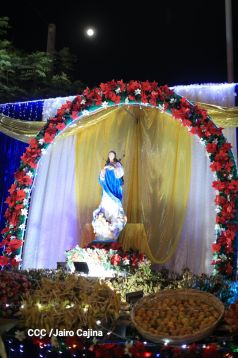 Inauguran Altares, Feria a la Purísima y Navidades Familiares en la avenida de Bolívar a Chávez