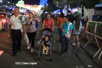 Inauguran Altares, Feria a la Purísima y Navidades Familiares en la avenida de Bolívar a Chávez