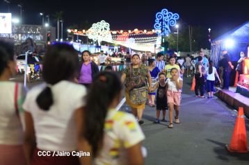 Inauguran Altares, Feria a la Purísima y Navidades Familiares en la avenida de Bolívar a Chávez