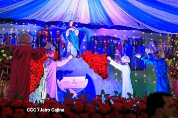 Inauguran Altares, Feria a la Purísima y Navidades Familiares en la avenida de Bolívar a Chávez