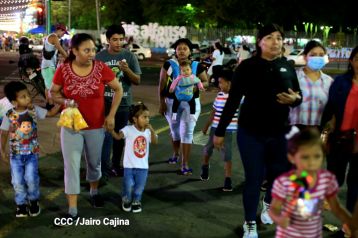 Inauguran Altares, Feria a la Purísima y Navidades Familiares en la avenida de Bolívar a Chávez