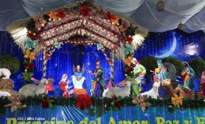 Familias disfrutan el ambiente navideño en la Avenida de Bolívar a Chávez