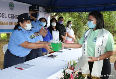Jóvenes se gradúan  en Centro de Formación y Desarrollo Juventud de la Policía Nacional