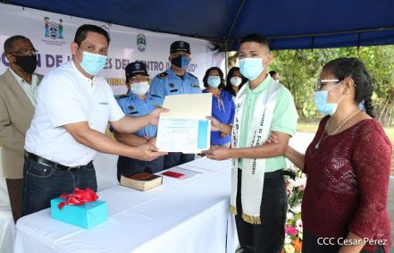 Jóvenes se gradúan  en Centro de Formación y Desarrollo Juventud de la Policía Nacional