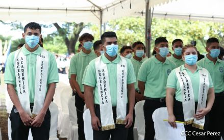 Jóvenes se gradúan  en Centro de Formación y Desarrollo Juventud de la Policía Nacional