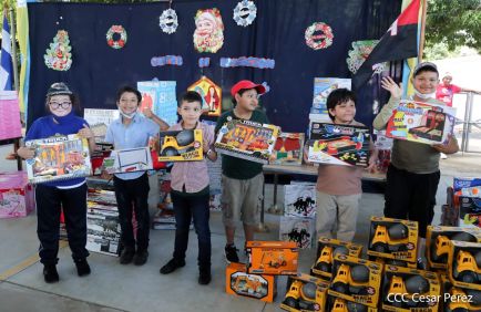 Niños continúan recibiendo juguetes en todo Nicaragua