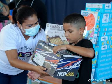 Niños continúan recibiendo juguetes en todo Nicaragua