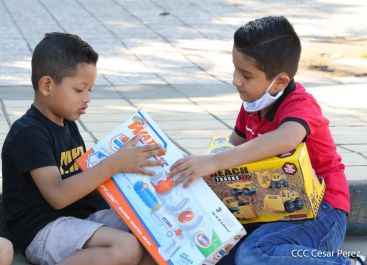 Niños continúan recibiendo juguetes en todo Nicaragua