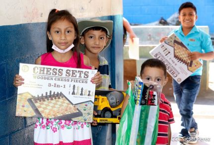 Niños continúan recibiendo juguetes en todo Nicaragua