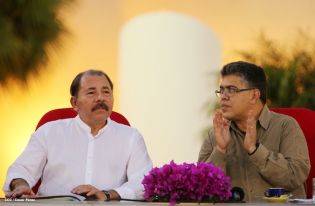 Daniel y Rosario en acto del 80 Aniversario del Tránsito a la Inmortalidad del General Augusto C. Sandino