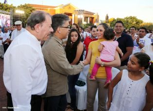 Daniel y Rosario en acto del 80 Aniversario del Tránsito a la Inmortalidad del General Augusto C. Sandino