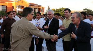 Daniel y Rosario en acto del 80 Aniversario del Tránsito a la Inmortalidad del General Augusto C. Sandino