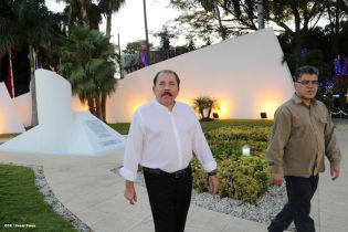 Daniel y Rosario en acto del 80 Aniversario del Tránsito a la Inmortalidad del General Augusto C. Sandino