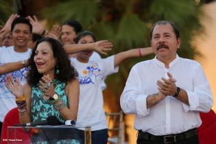 Daniel y Rosario en acto del 80 Aniversario del Tránsito a la Inmortalidad del General Augusto C. Sandino
