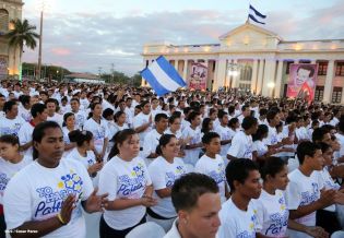 Daniel y Rosario en acto del 80 Aniversario del Tránsito a la Inmortalidad del General Augusto C. Sandino