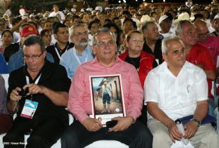 Daniel y Rosario en acto del 80 Aniversario del Tránsito a la Inmortalidad del General Augusto C. Sandino
