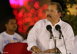 Daniel y Rosario en acto del 80 Aniversario del Tránsito a la Inmortalidad del General Augusto C. Sandino