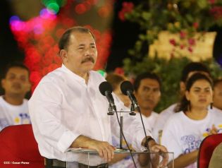 Daniel y Rosario en acto del 80 Aniversario del Tránsito a la Inmortalidad del General Augusto C. Sandino