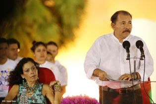 Daniel y Rosario en acto del 80 Aniversario del Tránsito a la Inmortalidad del General Augusto C. Sandino