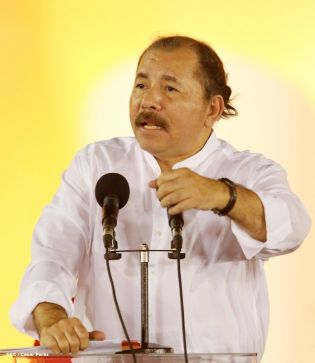 Daniel y Rosario en acto del 80 Aniversario del Tránsito a la Inmortalidad del General Augusto C. Sandino