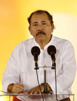 Daniel y Rosario en acto del 80 Aniversario del Tránsito a la Inmortalidad del General Augusto C. Sandino