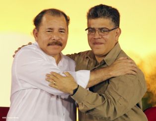 Daniel y Rosario en acto del 80 Aniversario del Tránsito a la Inmortalidad del General Augusto C. Sandino