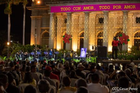 Homenaje musical a Armando Manzanero en la Plaza de la Revolución