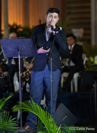 Homenaje musical a Armando Manzanero en la Plaza de la Revolución