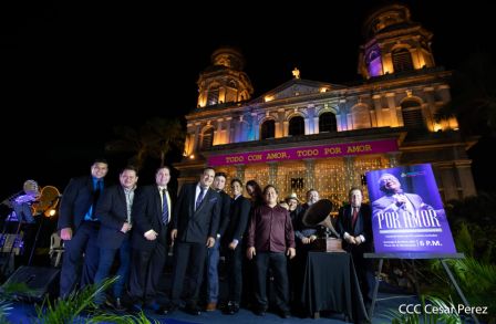 Homenaje musical a Armando Manzanero en la Plaza de la Revolución