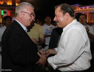 Daniel y Rosario en acto del 80 Aniversario del Tránsito a la Inmortalidad del General Augusto C. Sandino