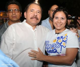 Daniel y Rosario en acto del 80 Aniversario del Tránsito a la Inmortalidad del General Augusto C. Sandino