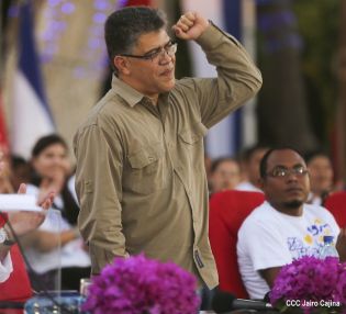 Daniel y Rosario en acto del 80 Aniversario del Tránsito a la Inmortalidad del General Augusto C. Sandino