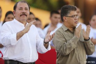 Daniel y Rosario en acto del 80 Aniversario del Tránsito a la Inmortalidad del General Augusto C. Sandino