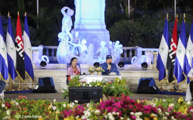 Encuentro del Presidente Daniel  y la Compañera Rosario con las Familias de nuestra Nicaragua Bendita 