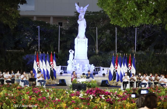 Encuentro del Presidente Daniel  y la Compañera Rosario con las Familias de nuestra Nicaragua Bendita 