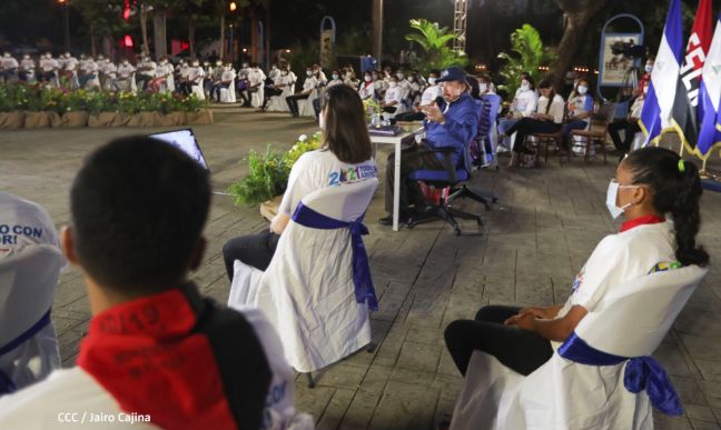 Encuentro del Presidente Daniel  y la Compañera Rosario con las Familias de nuestra Nicaragua Bendita 