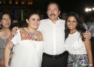 Daniel y Rosario en acto del 80 Aniversario del Tránsito a la Inmortalidad del General Augusto C. Sandino