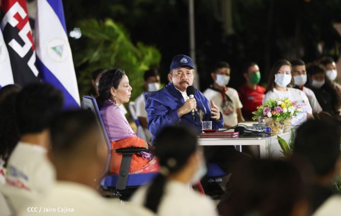 Encuentro del Presidente Daniel  y la Compañera Rosario con las Familias de nuestra Nicaragua Bendita 