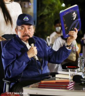 Encuentro del Presidente Daniel  y la Compañera Rosario con las Familias de nuestra Nicaragua Bendita 