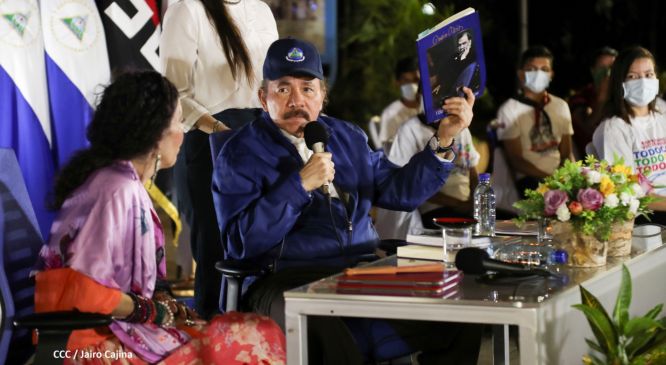 Encuentro del Presidente Daniel  y la Compañera Rosario con las Familias de nuestra Nicaragua Bendita 