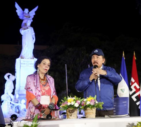 Encuentro del Presidente Daniel  y la Compañera Rosario con las Familias de nuestra Nicaragua Bendita 