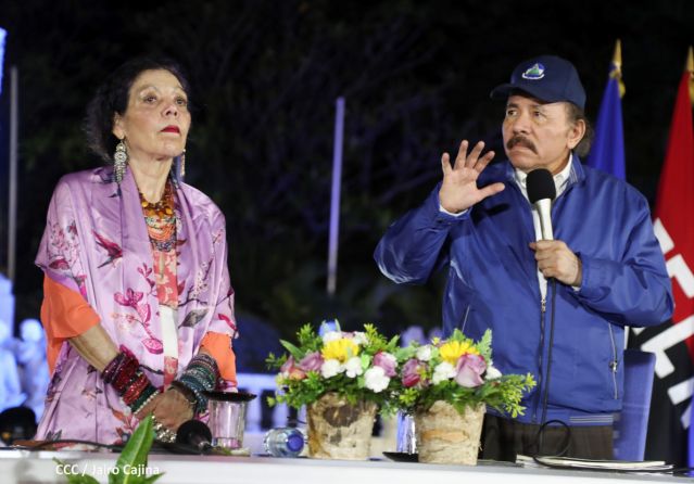 Encuentro del Presidente Daniel  y la Compañera Rosario con las Familias de nuestra Nicaragua Bendita 