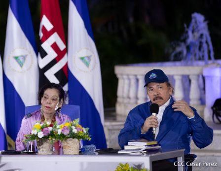 Encuentro del Presidente Daniel  y la Compañera Rosario con las Familias de nuestra Nicaragua Bendita 