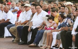 Daniel y Rosario en acto del 80 Aniversario del Tránsito a la Inmortalidad del General Augusto C. Sandino