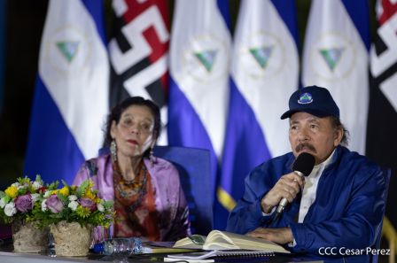 Encuentro del Presidente Daniel  y la Compañera Rosario con las Familias de nuestra Nicaragua Bendita 