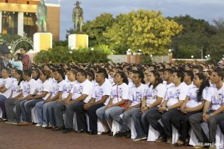 Daniel y Rosario en acto del 80 Aniversario del Tránsito a la Inmortalidad del General Augusto C. Sandino
