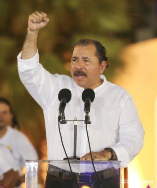 Daniel y Rosario en acto del 80 Aniversario del Tránsito a la Inmortalidad del General Augusto C. Sandino