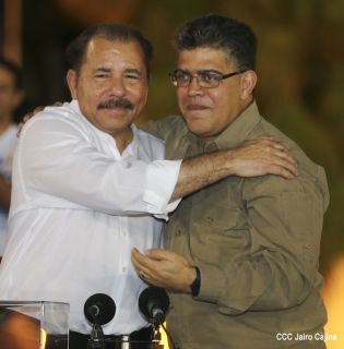 Daniel y Rosario en acto del 80 Aniversario del Tránsito a la Inmortalidad del General Augusto C. Sandino